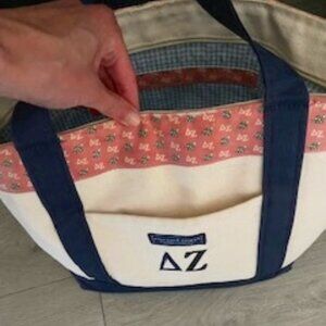 Vineyard Vines Delta Zeta Beach Bag